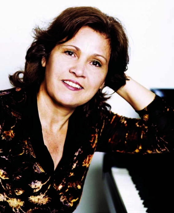 While Cristina Ortiz has been identified with Brazilian and Spanish piano music, not least because of her spirited interpretations of works by Villa-Lobos, ... - ortiz4a